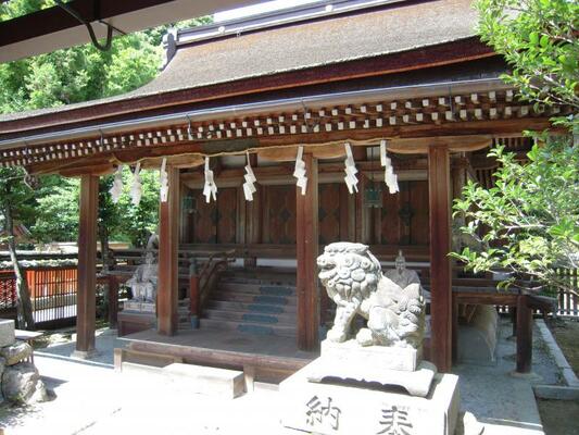 三尾神社本殿の外観