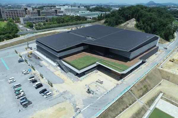 事業地を南側から撮影(写真奥の建物が滋賀医科大学)2