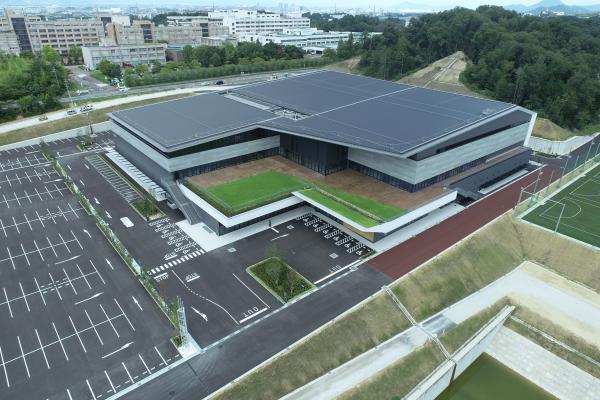 事業地を南側から撮影(写真奥の建物が滋賀医科大学)1