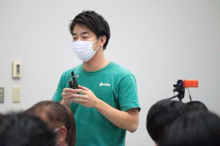 andstepの中井さんが話す様子