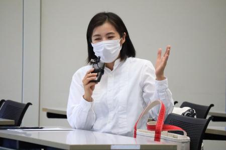 伊藤みき広報大使が話す様子