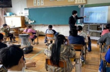 小学校での座学の様子