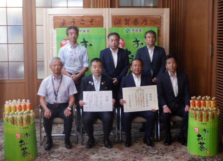 2023年(令和5年)8月8日、知事室で行われた伊藤園寄付金贈呈式