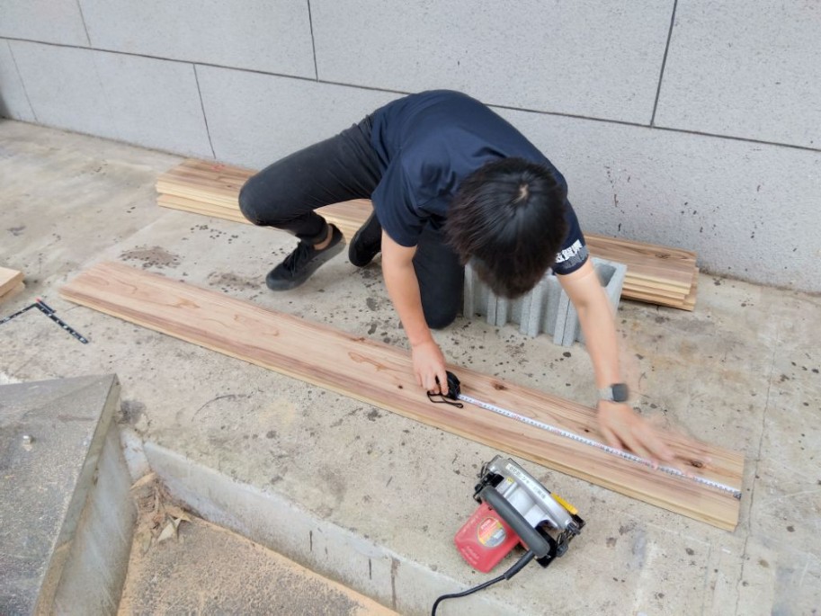 新たな堰板を製作しています。