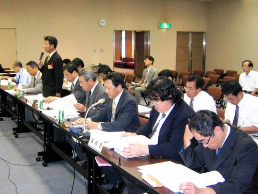 オブザーバー・事務局等傍聴席側の様子