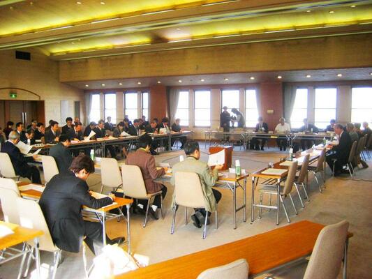 会場の様子(委員席側から)