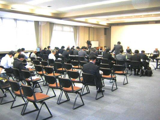 会場の様子(傍聴席後方から)