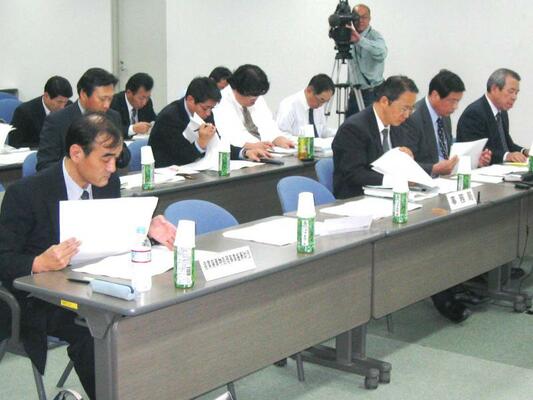 オブザーバー・事務局等傍聴席側の様子