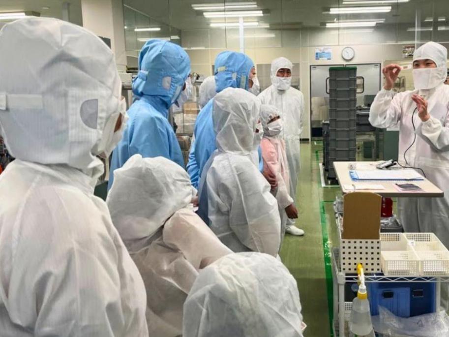 クリーンルーム見学の様子