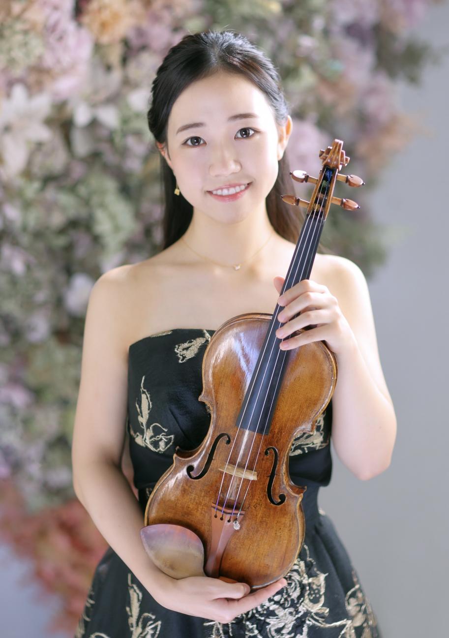 落合真子氏