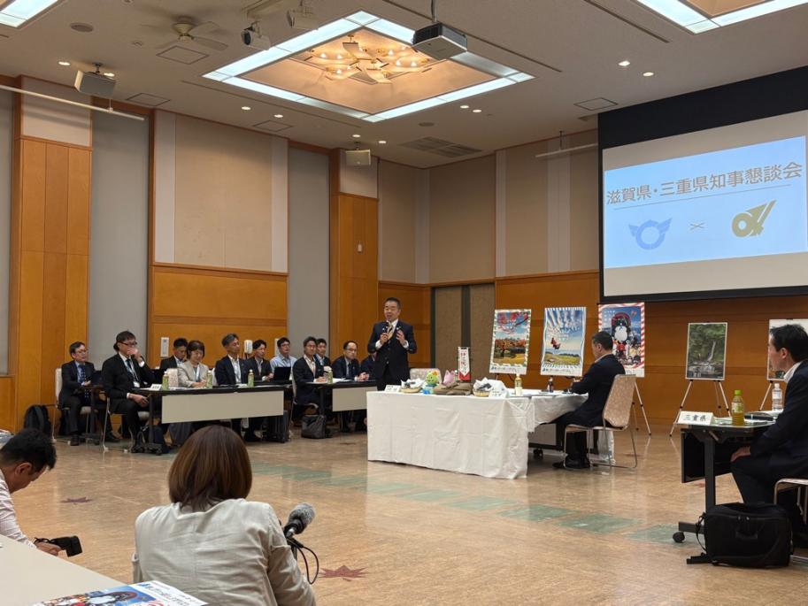 挨拶する三日月知事