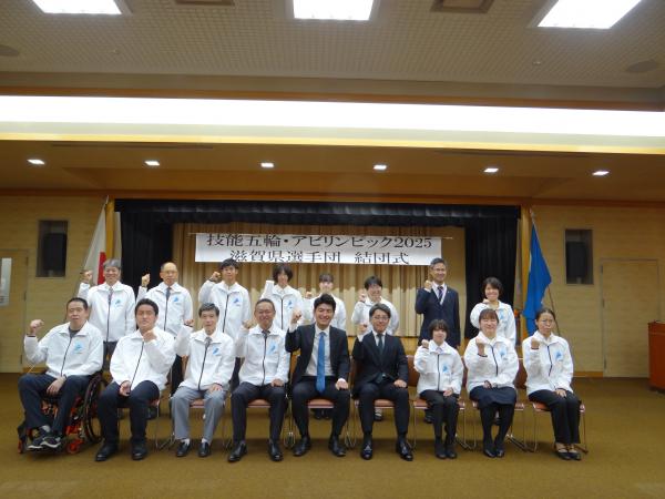 昨年度結団式内の集合写真