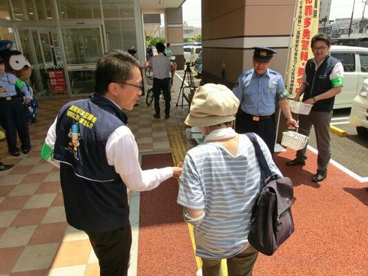 大津地域特殊詐欺被害防止啓発（犯罪多発警報発令（延長）期間中）の様子2