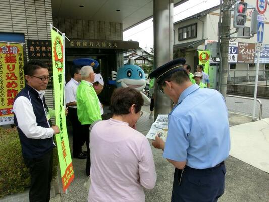 近江八幡市内特殊詐欺被害防止啓発(犯罪多発警報発令期間中)の様子2