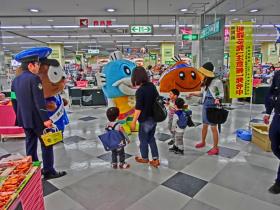 南部地域車上ねらい被害防止啓発(犯罪多発注意報発令期間中)の様子2