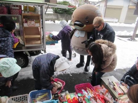 長浜地域（余呉）での「詐欺用心」啓発の様子2
