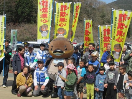 高島地域（道の駅マキノ追坂峠から小荒路地区）での「詐欺用心」啓発の様子1