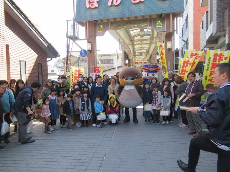 東近江地域（八日市本町商店街）での「詐欺用心」啓発の様子1