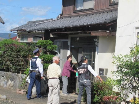 米原市での「詐欺用心」啓発の様子5