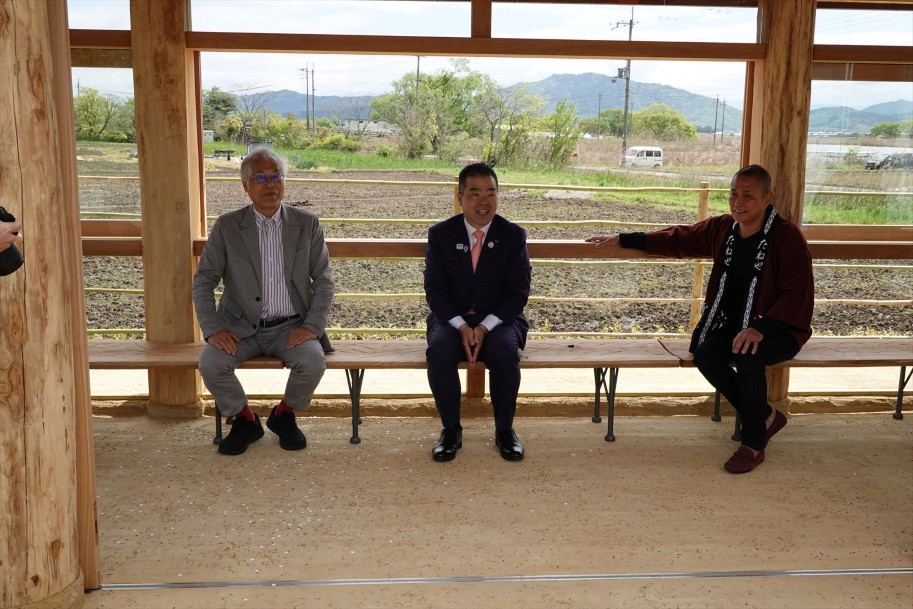 心地いいバス停待合所