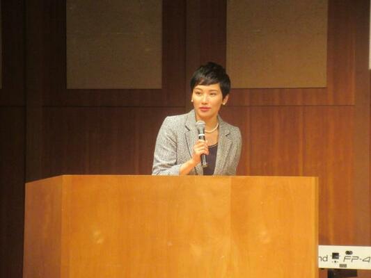 石黒由美子氏