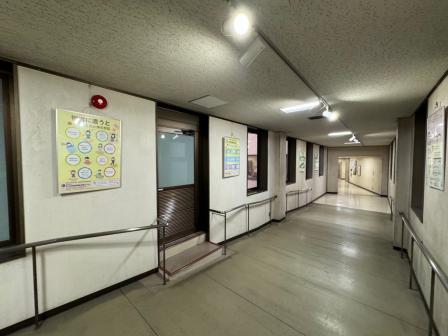 滋賀県庁(渡り廊下3階)の様子1