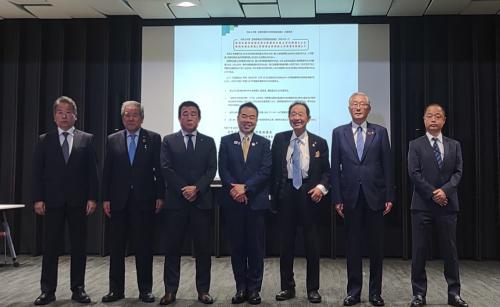 決議の様子