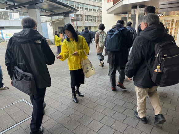 街頭啓発の様子
