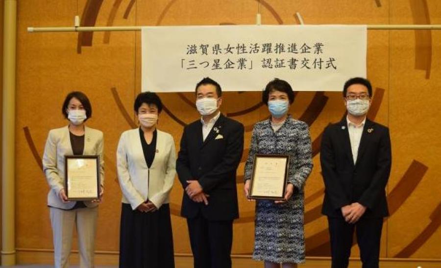 認証書交付式集合写真