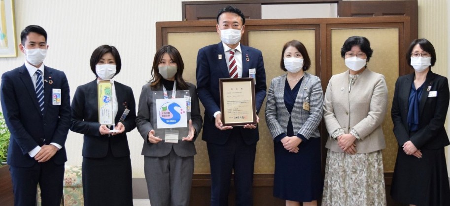 認証書授与式集合写真