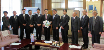 名神名阪連絡道路整備促進期成同盟会はじめ4団体より、名神名阪連絡道路の早期事業化に関する要望を受領