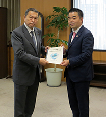 小此木内閣府特命担当大臣(防災)をはじめ、文部科学省、国土交通省、農林水産省を訪問