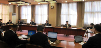 県政経営会議を急きょ開催し、各部局から台風被害状況の報告を受ける