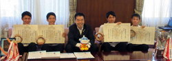 滋賀県民スポーツ大賞「若鮎賞」の表彰を受けられた双葉中学校の皆さん