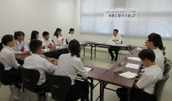 会議室にて代表12名の皆さんと意見交換