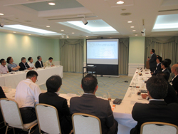 県内の若手経営者および次世代経営者の皆様との意見交換会に出席
