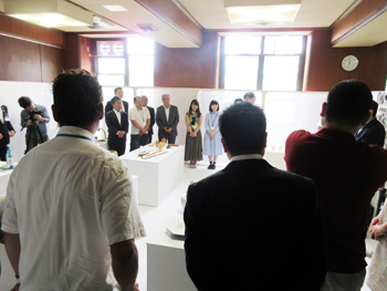県庁本館1階の県民サロンでの展示会