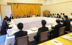 県議会会派のチームしが県議団の皆様との政策協議会に出席し、意見交換