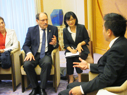 サルトリ州知事と対談