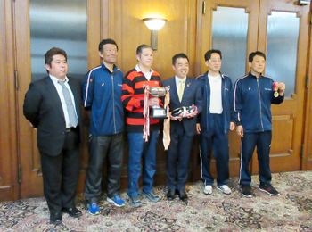 2017全日本綱引選手権大会の優勝・世界選手権出場決定を報告しにきてくださった綱引きチームのBIWAKO同志会さん