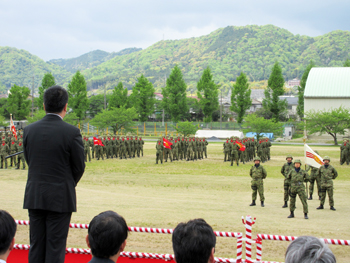 陸上自衛隊中部方面混成団創立10周年・大津駐屯地創設58周年記念行事に出席