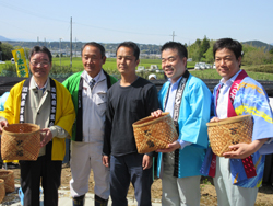 岩永甲賀市長らと集合写真