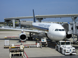 搭乗する飛行機