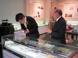 日本赤十字社にて近衞社長から世界各国で展開されている活動について聞かせていただく