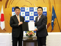 ジェトロ(日本貿易機構)滋賀貿易情報センター設置決定通知書手交式