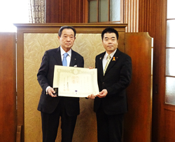 褒章・褒状の伝達式に出席