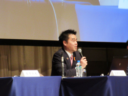 平井鳥取県知事、達増岩手県知事、古川衆議院議員(前佐賀県知事)とともに知事セッションに参加