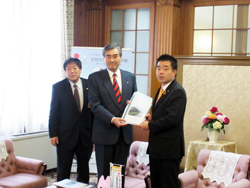 彦根市長、多賀町長をはじめとする「一級河川芹川治水対策連絡協議会」の皆さまよりご要望