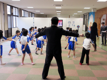 春照小学校・朝の10分間運動を視察・体験。1