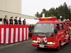 今年一年の無事を祈念しながら車両パレード等の行事